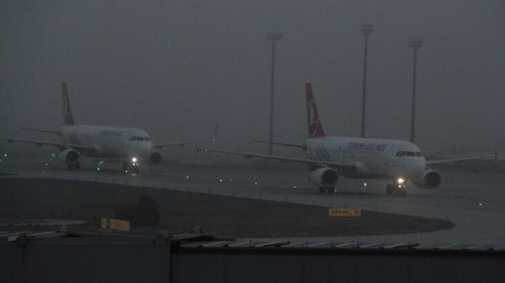 İstanbul’da uçuşlara sis engeli! 48 sefer iptal edildi